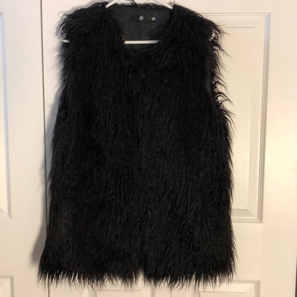 Oversized shaggy black vest